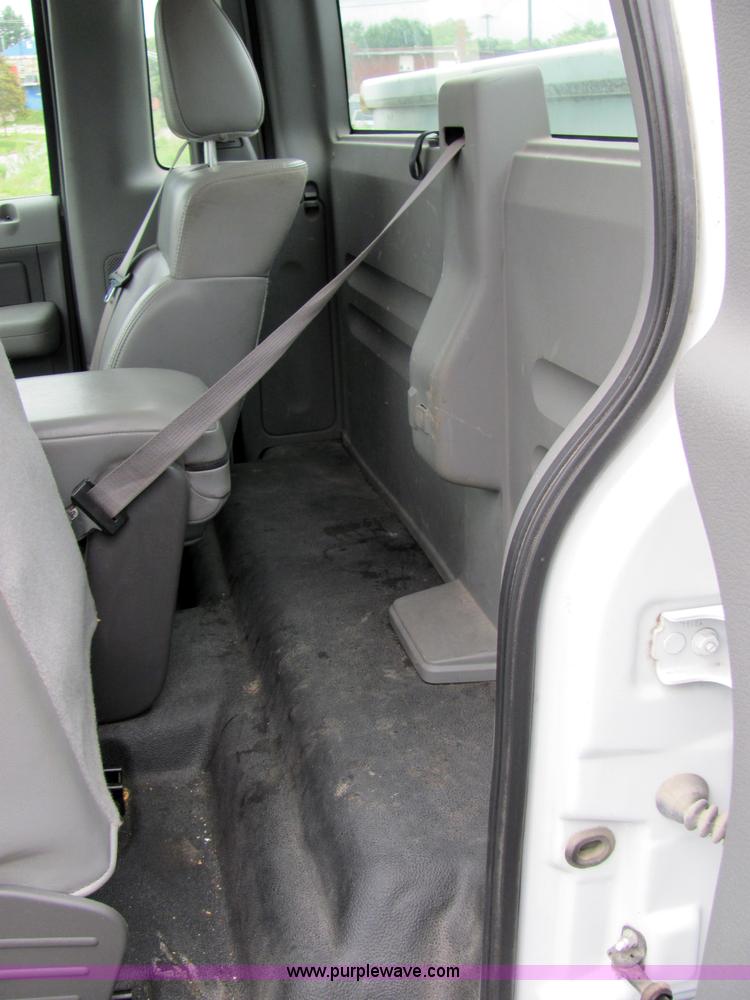 image for item 2330 2006 Ford F150 pickup truck