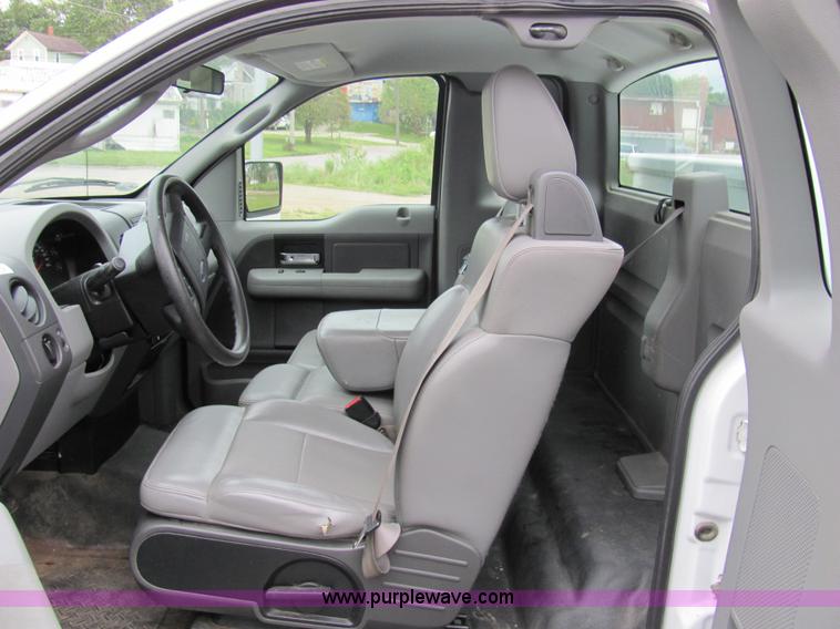 image for item 2330 2006 Ford F150 pickup truck