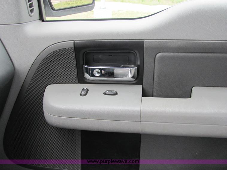 image for item 2330 2006 Ford F150 pickup truck