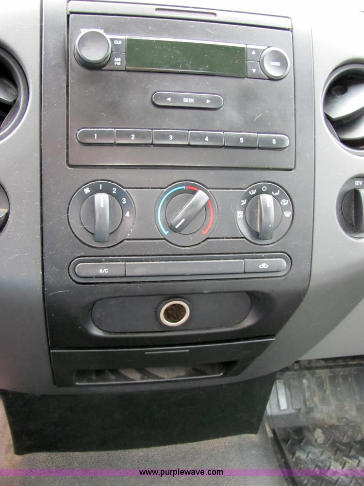 image for item 2330 2006 Ford F150 pickup truck