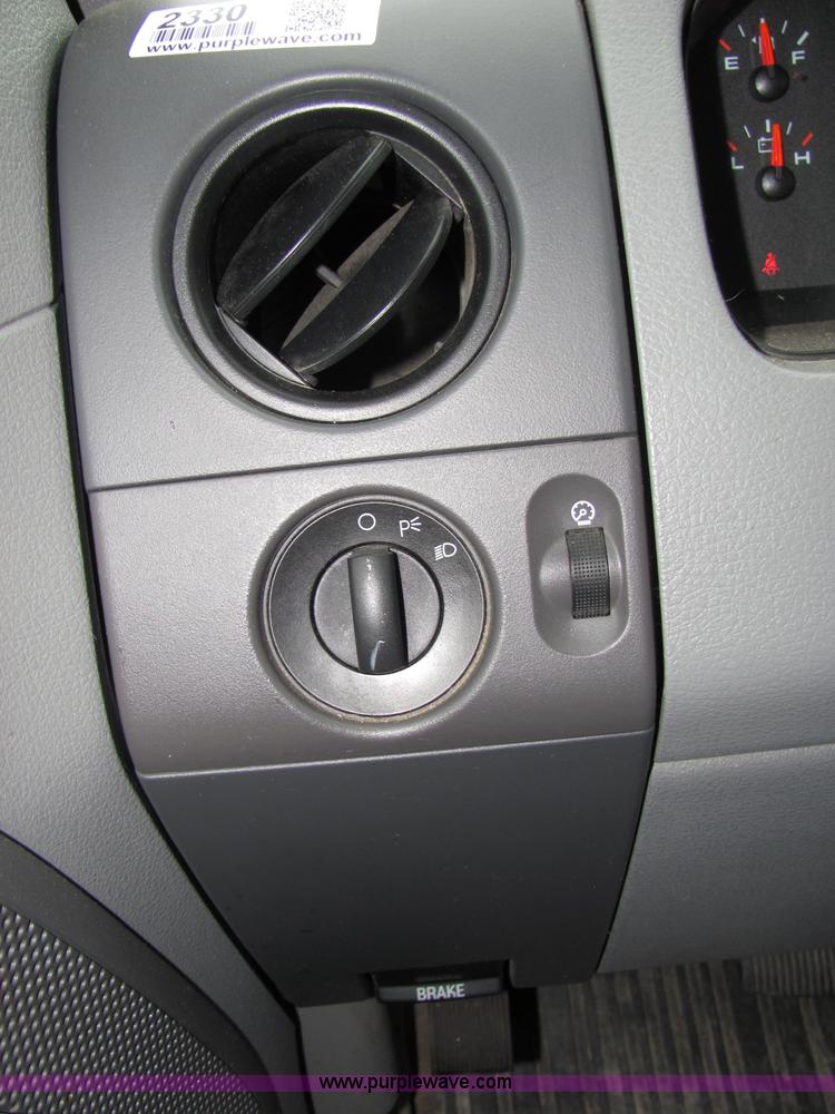 image for item 2330 2006 Ford F150 pickup truck