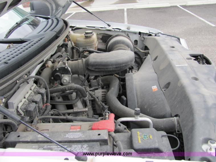 image for item 2330 2006 Ford F150 pickup truck