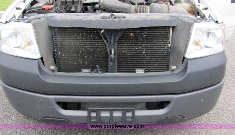 image for item 2330 2006 Ford F150 pickup truck
