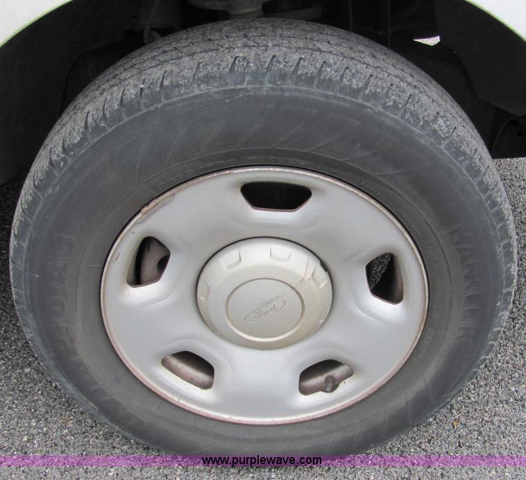 image for item 2330 2006 Ford F150 pickup truck