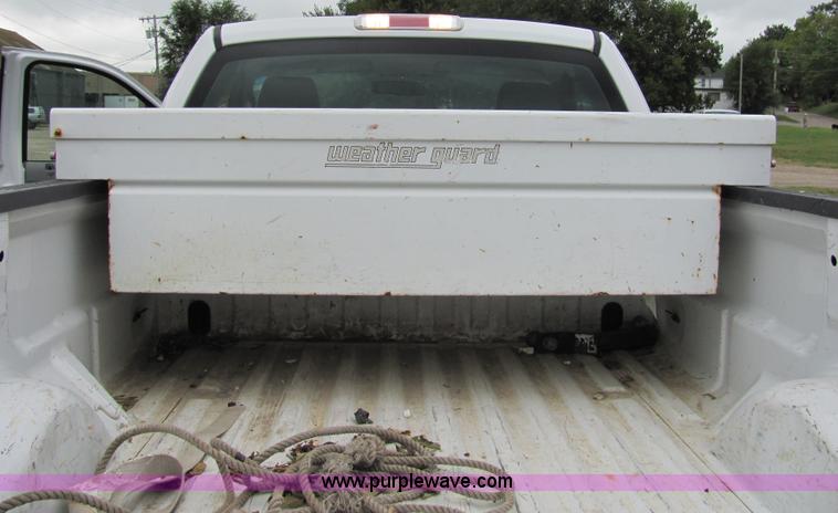 image for item 2330 2006 Ford F150 pickup truck