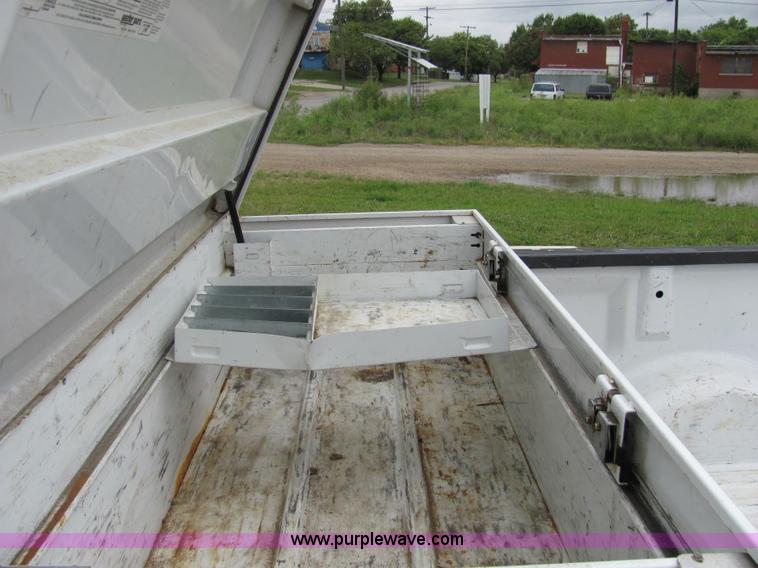 image for item 2330 2006 Ford F150 pickup truck