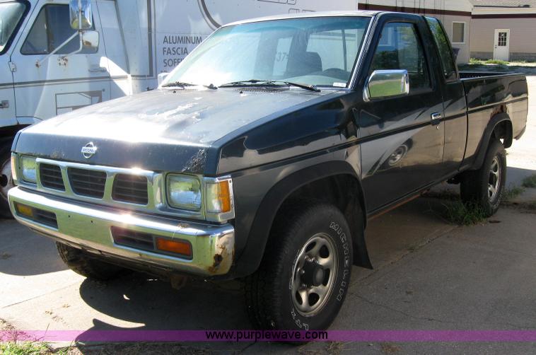image for item 2766 1994 Nissan pickup