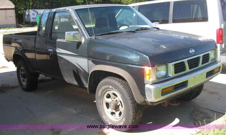 image for item 2766 1994 Nissan pickup