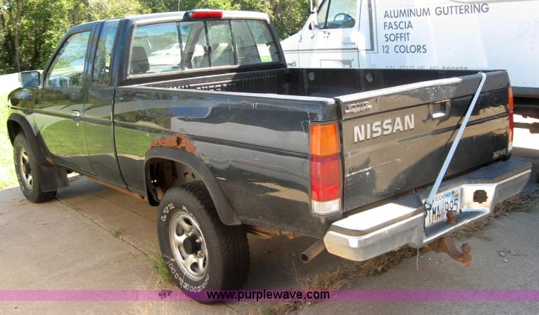 image for item 2766 1994 Nissan pickup