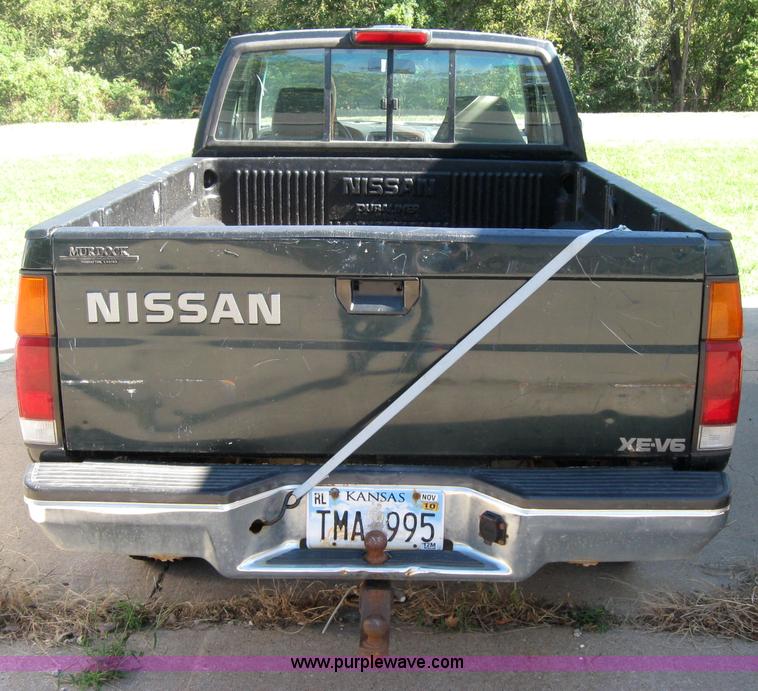 image for item 2766 1994 Nissan pickup