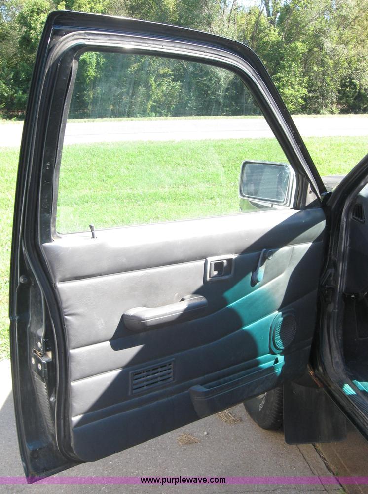 image for item 2766 1994 Nissan pickup