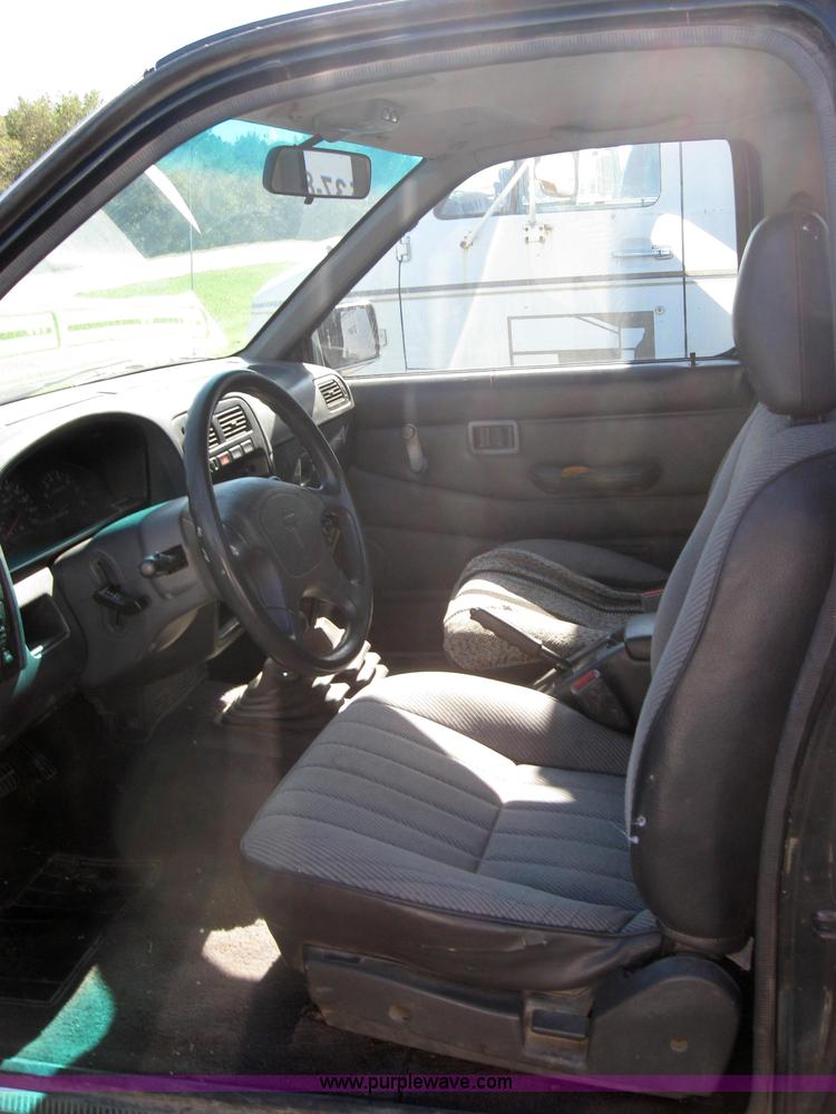 image for item 2766 1994 Nissan pickup