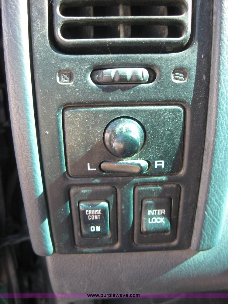 image for item 2766 1994 Nissan pickup