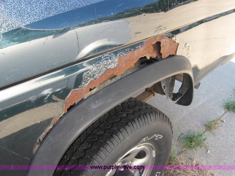 image for item 2766 1994 Nissan pickup