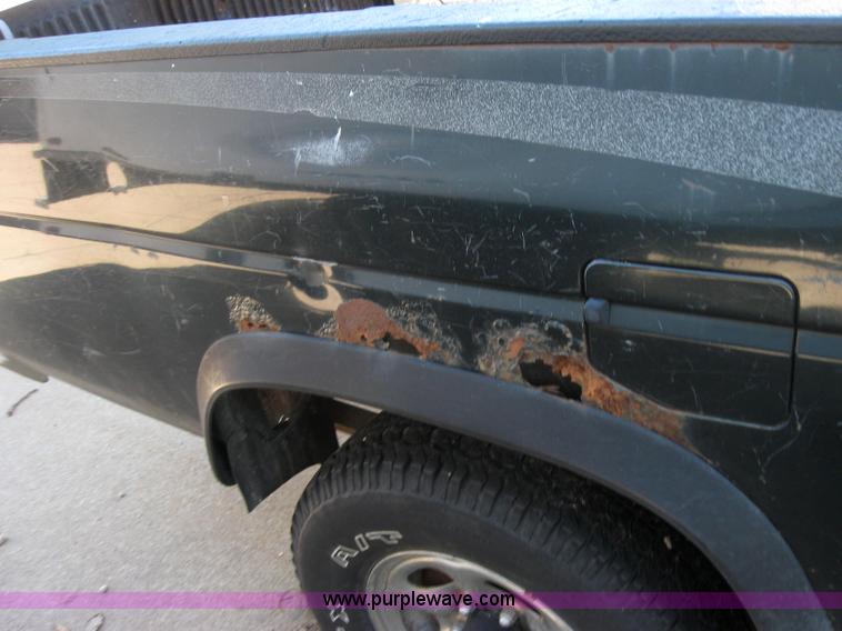 image for item 2766 1994 Nissan pickup