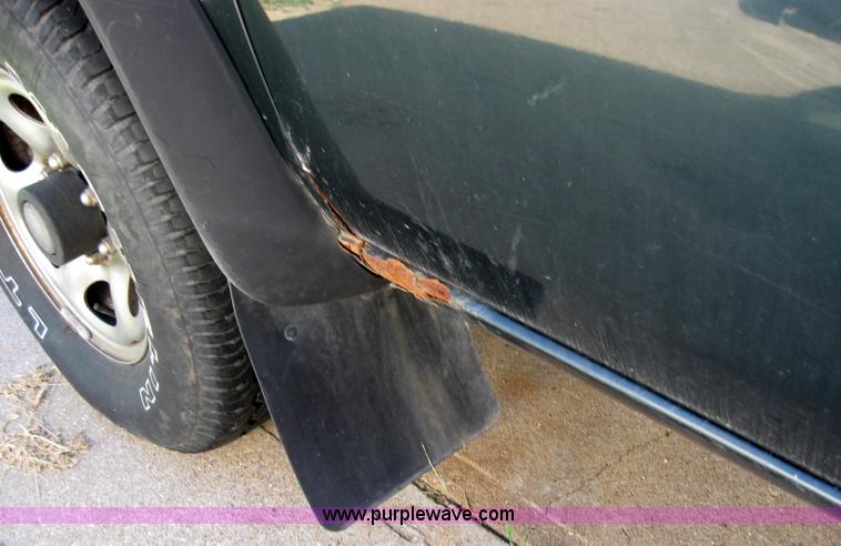 image for item 2766 1994 Nissan pickup