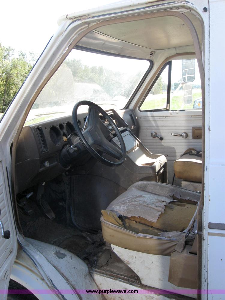 image for item 2767 1984 GMC Vandura 3500