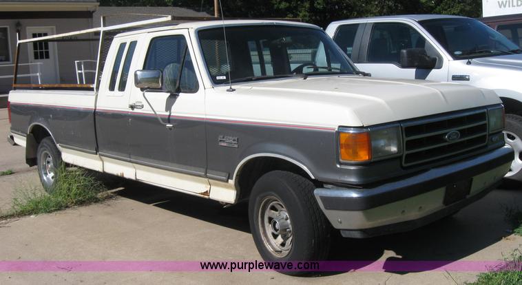 image for item 2769 1990 Ford F150 super cab pickup
