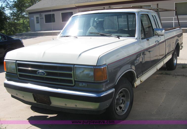 image for item 2769 1990 Ford F150 super cab pickup