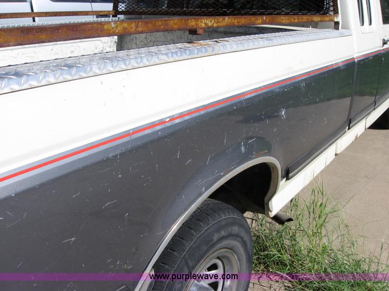 image for item 2769 1990 Ford F150 super cab pickup