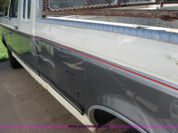 image for item 2769 1990 Ford F150 super cab pickup