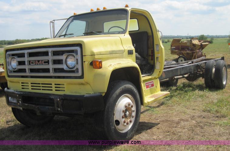 image for item 3149 1986 GMC C6500 truck