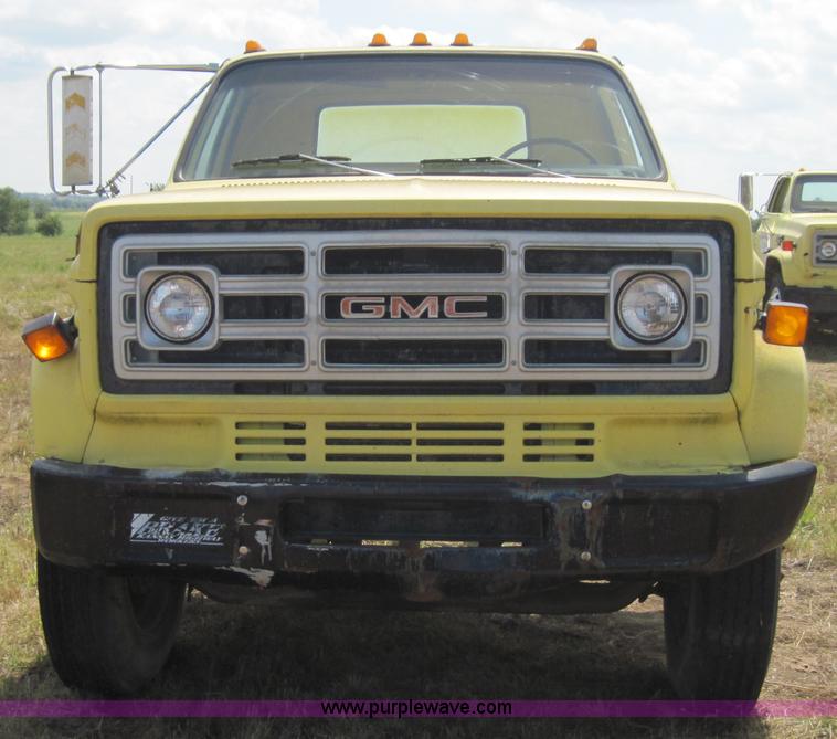 image for item 3149 1986 GMC C6500 truck