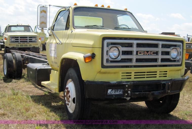 image for item 3149 1986 GMC C6500 truck