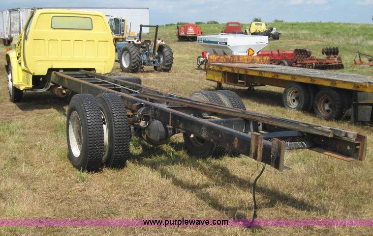 image for item 3149 1986 GMC C6500 truck