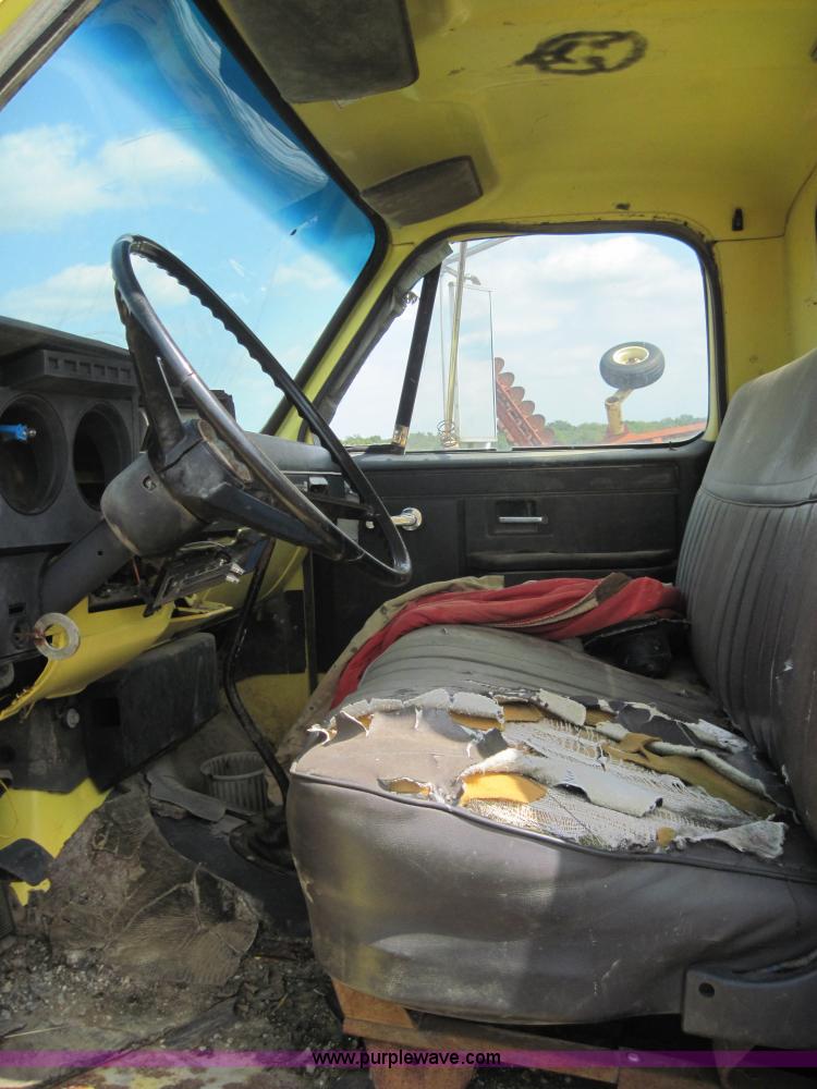 image for item 3149 1986 GMC C6500 truck