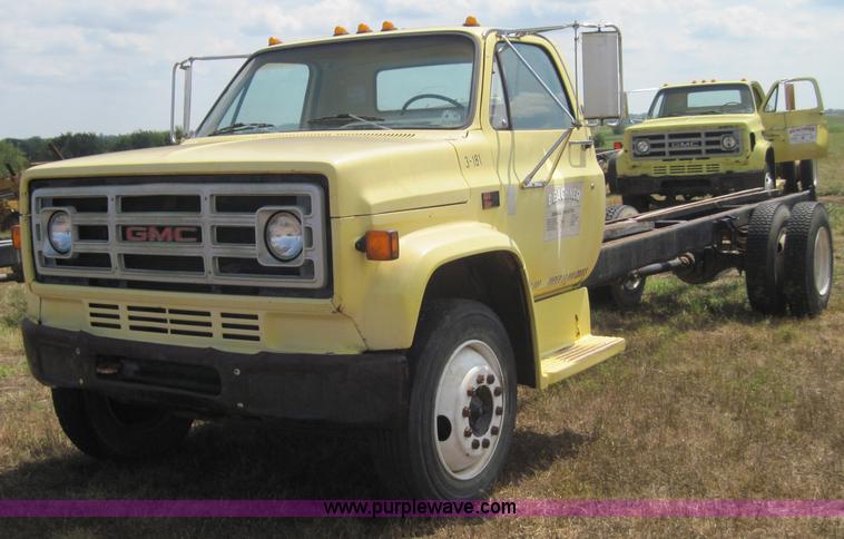 image for item 3150 1986 GMC C6500 truck