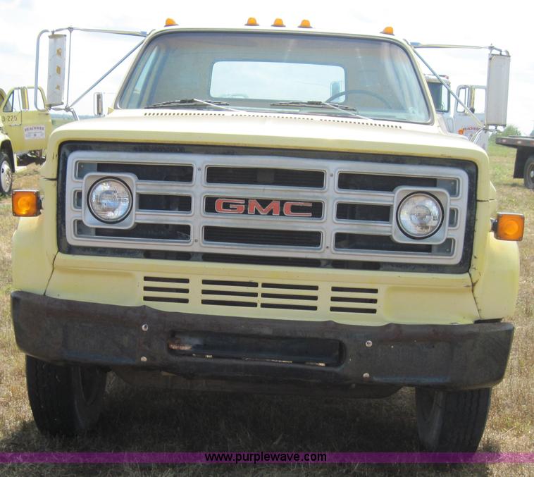 image for item 3150 1986 GMC C6500 truck