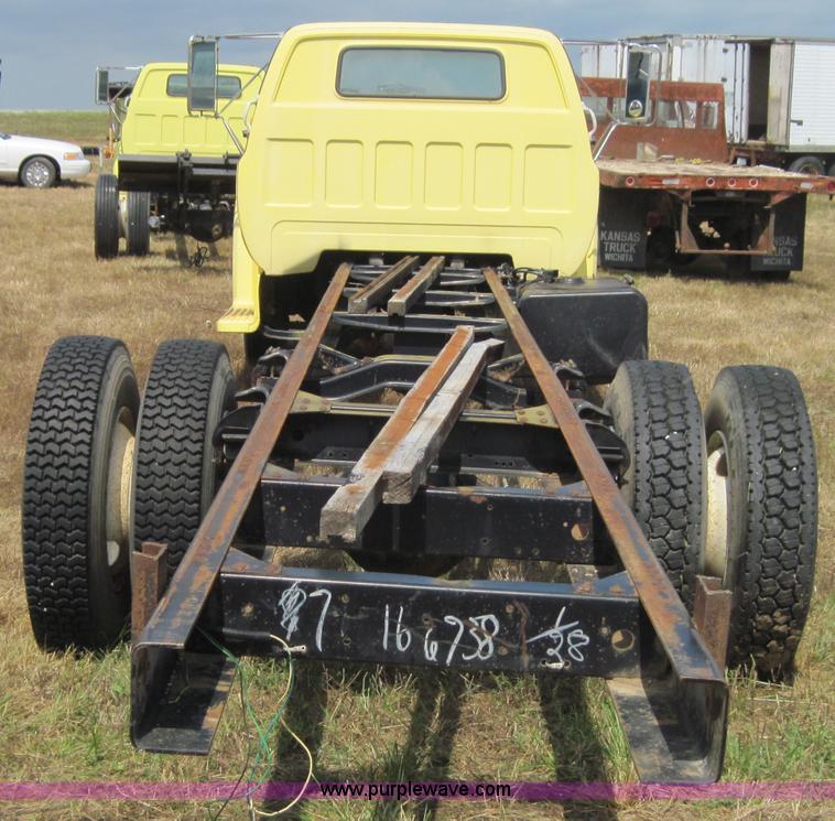 image for item 3150 1986 GMC C6500 truck