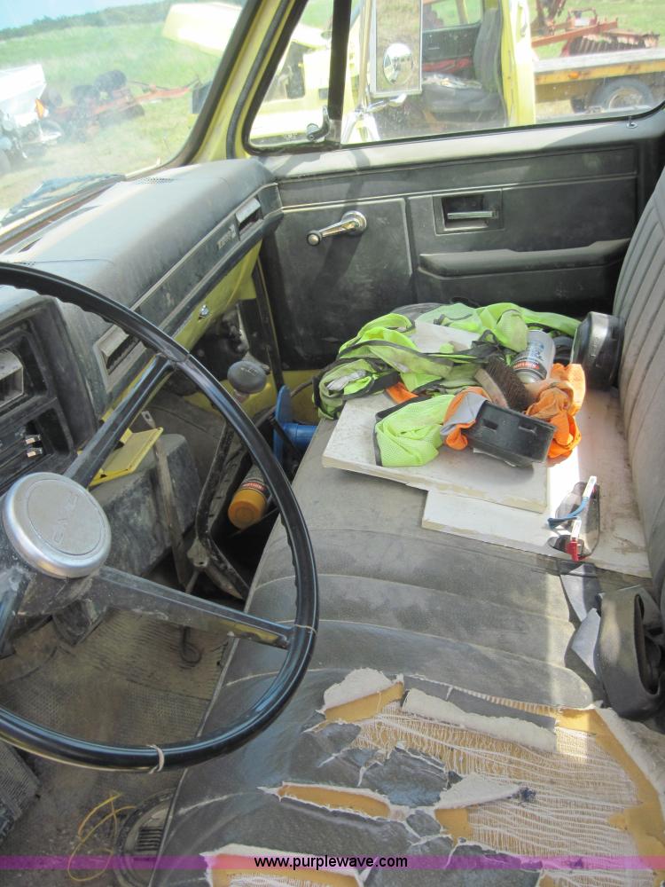 image for item 3150 1986 GMC C6500 truck