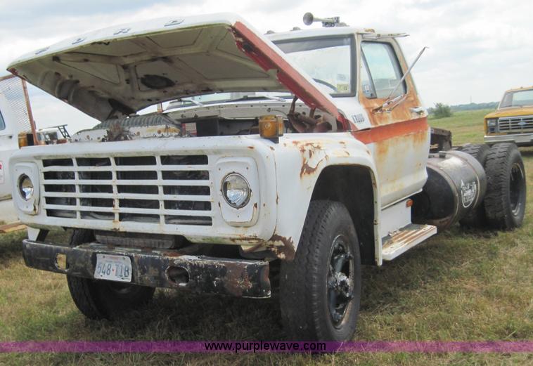 image for item 3154 1978 Ford F7000 truck