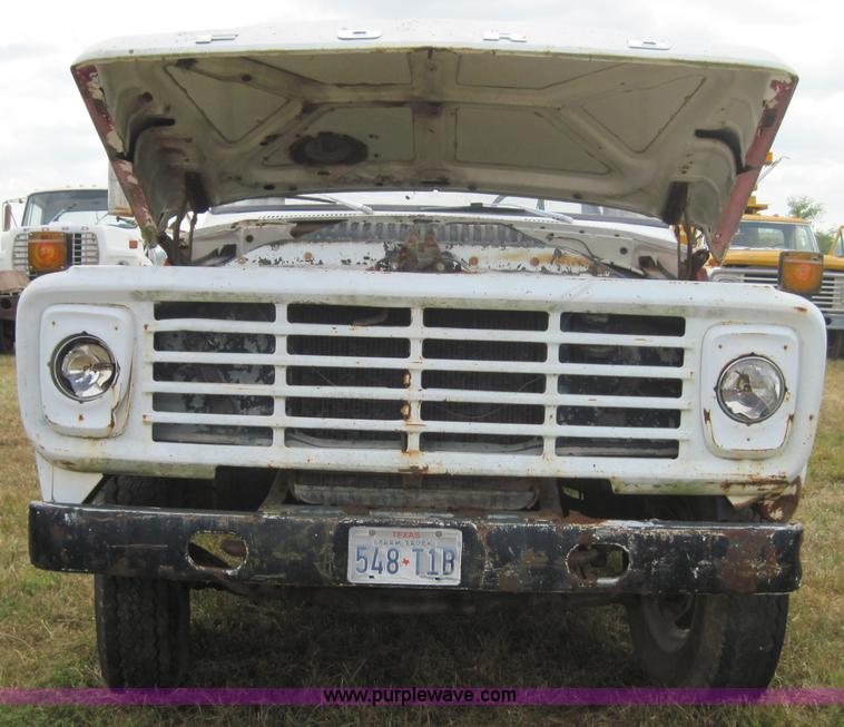 image for item 3154 1978 Ford F7000 truck