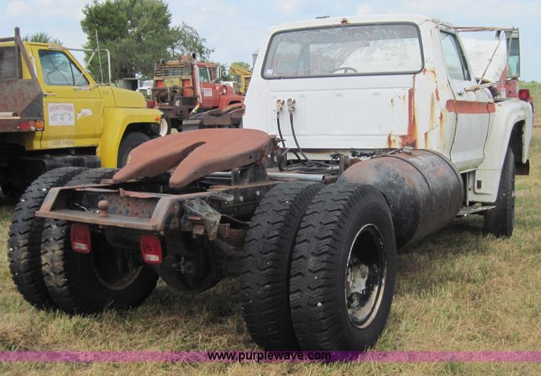 image for item 3154 1978 Ford F7000 truck