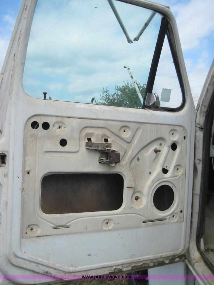 image for item 3154 1978 Ford F7000 truck