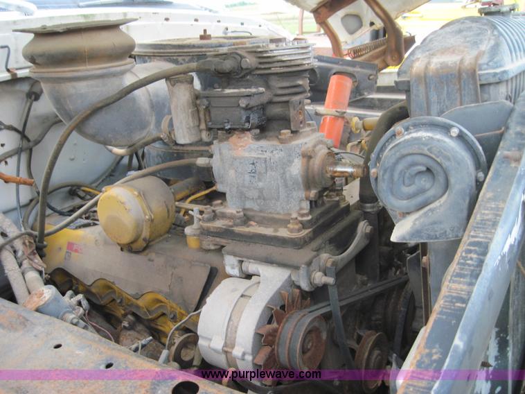 image for item 3154 1978 Ford F7000 truck