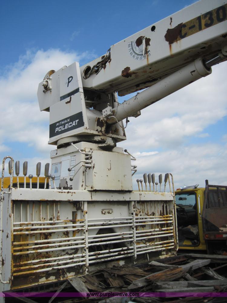 image for item 3156 1979 Ford F800 truck with bucket lift