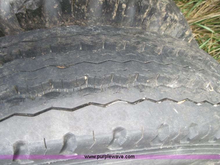 image for item 3156 1979 Ford F800 truck with bucket lift