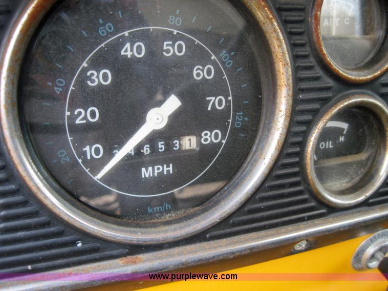 image for item 3156 1979 Ford F800 truck with bucket lift