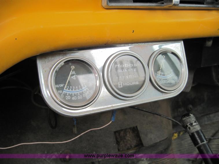 image for item 3156 1979 Ford F800 truck with bucket lift