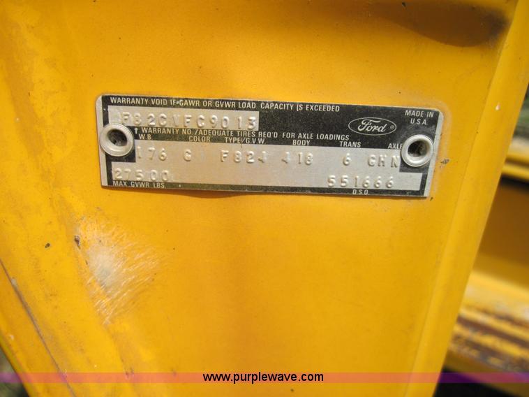 image for item 3156 1979 Ford F800 truck with bucket lift