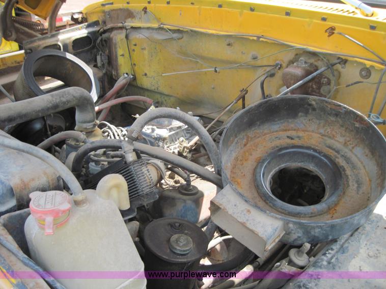 image for item 3156 1979 Ford F800 truck with bucket lift