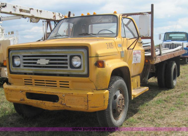 image for item 3157 1978 Chevrolet C60 flatbed truck with hoist