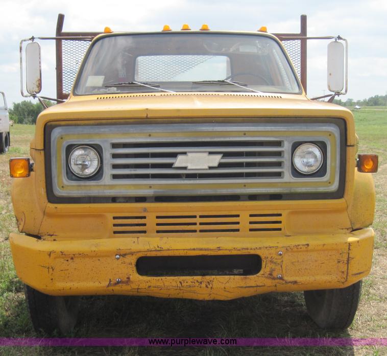 image for item 3157 1978 Chevrolet C60 flatbed truck with hoist