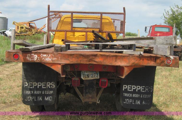 image for item 3157 1978 Chevrolet C60 flatbed truck with hoist