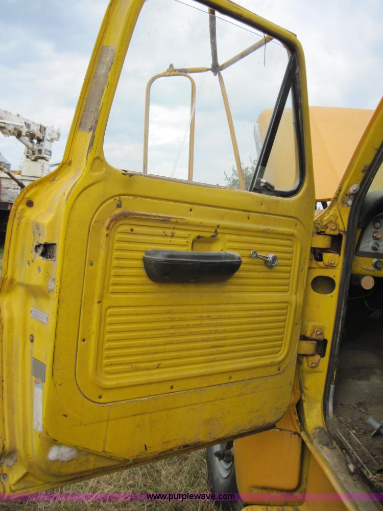 image for item 3161 1969 Ford 750 truck with utility equipment bed and hydraulic drill