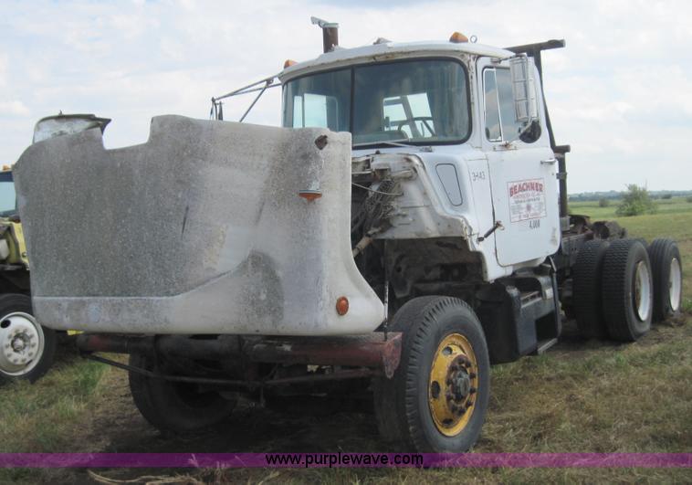 image for item 3166 1978 Mack semi truck